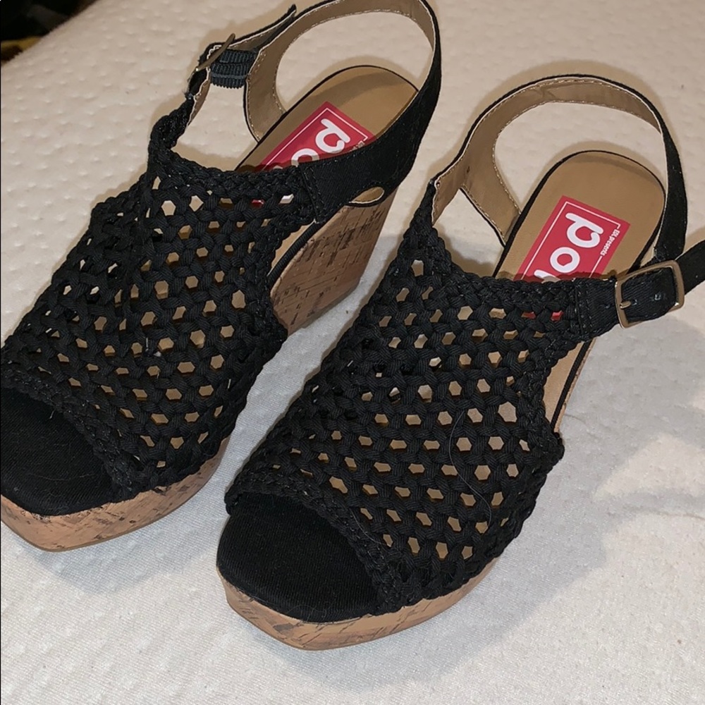 Black strappy wedges